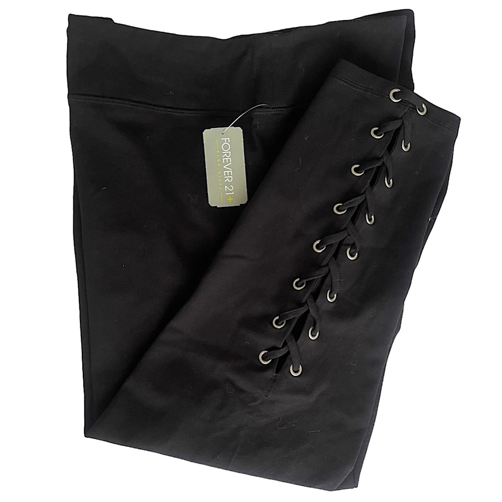 ♣️ Women’s Forever 21 Leggings Capris Laced Legs